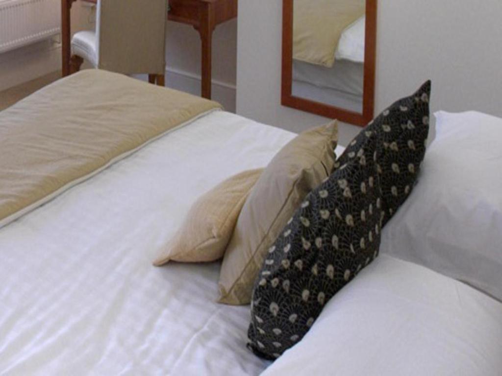 The Barns Hotel Cannock Quarto foto